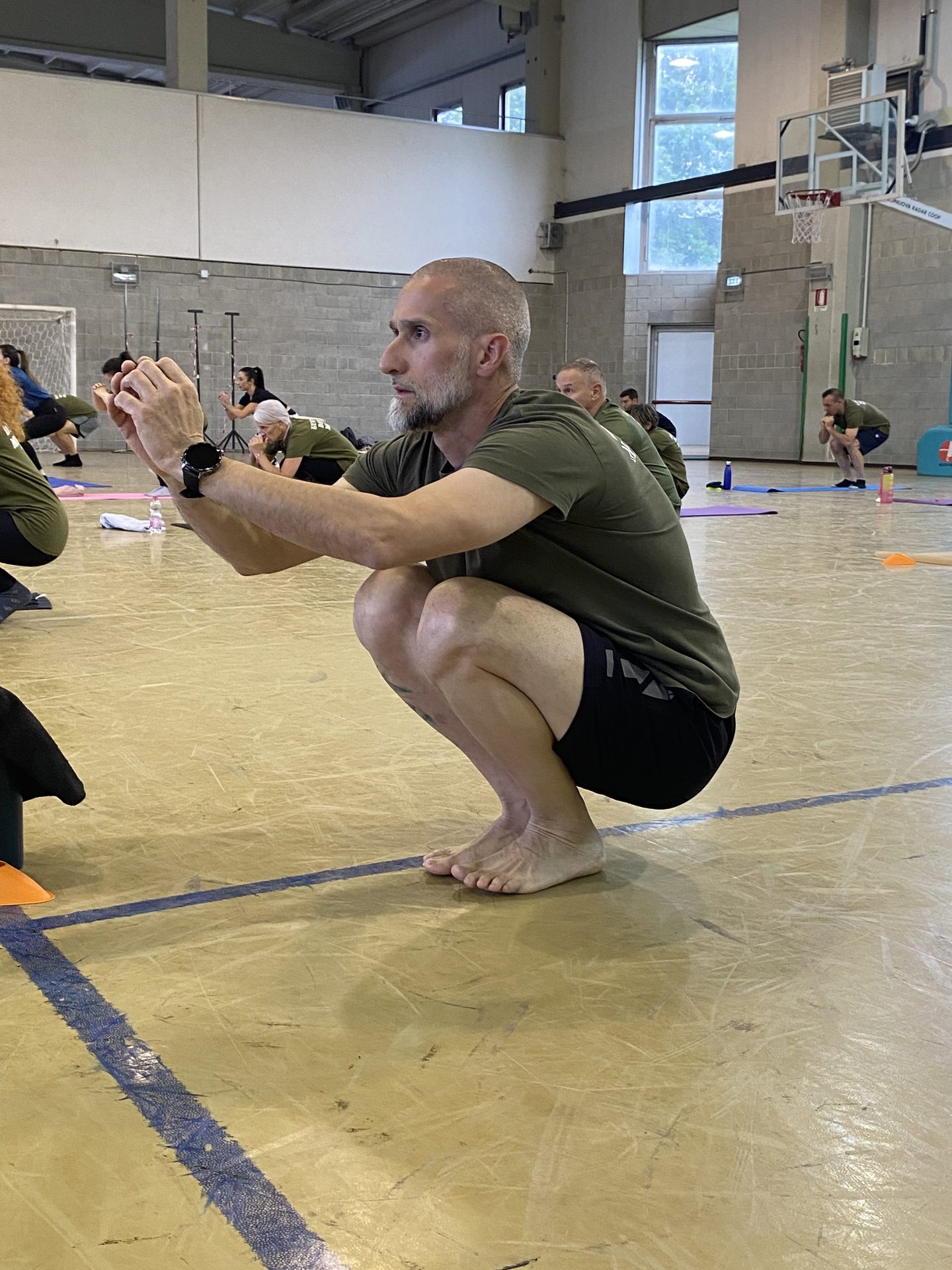 Esercizio in accosciata in palestra — GDM Lurate Caccivio