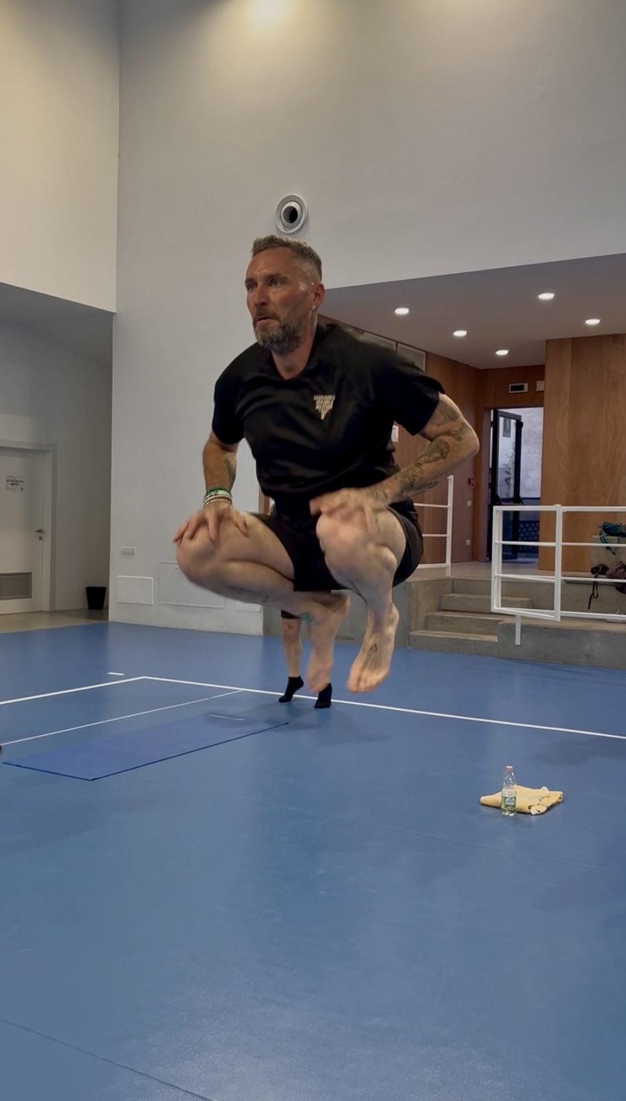 Esercizio a corpo libero in palestra — GDM Lurate Caccivio