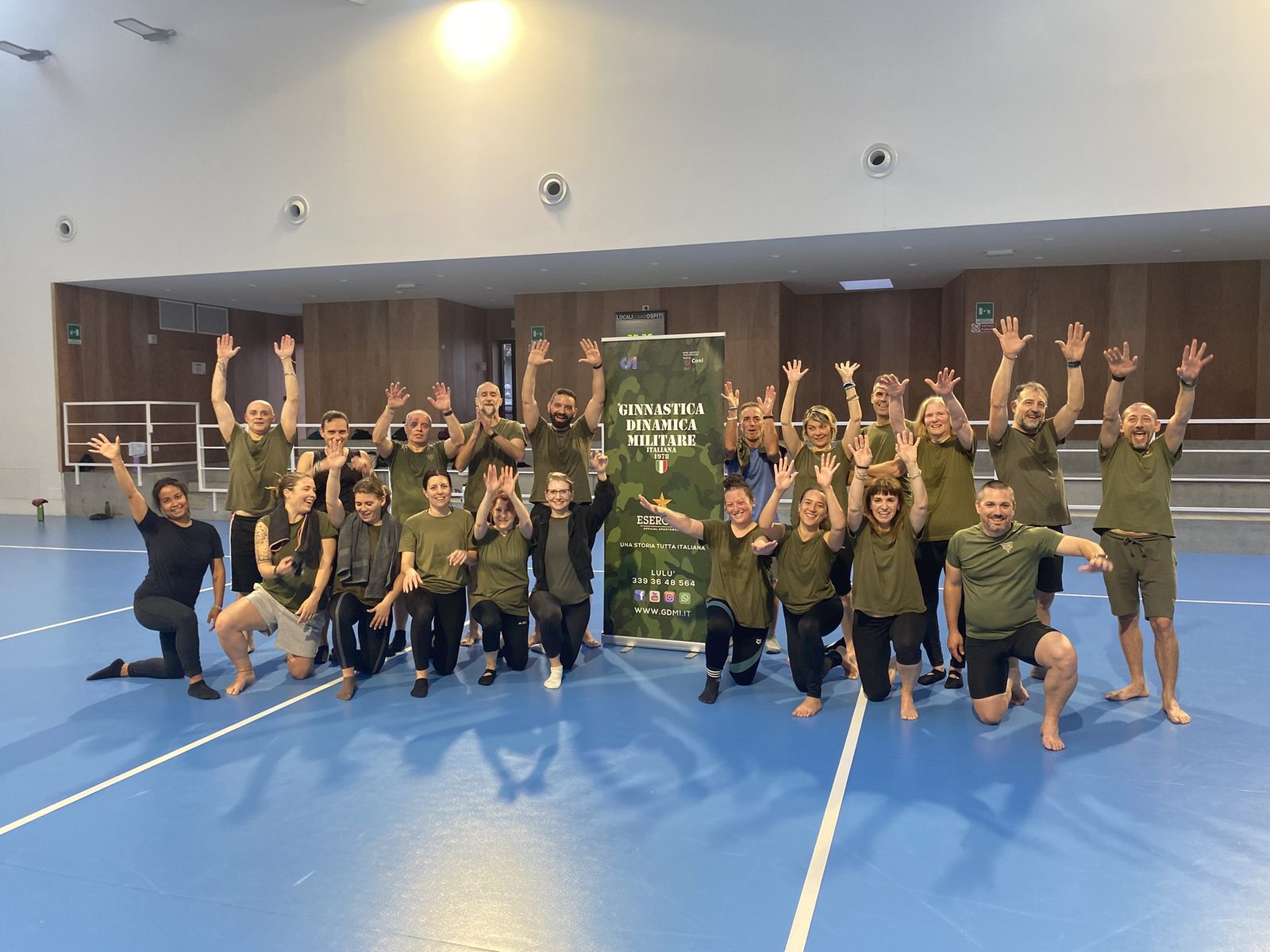 La squadra GDM Lurate Caccivio nella palestra delle Scuole Elementari di Via Roncoroni